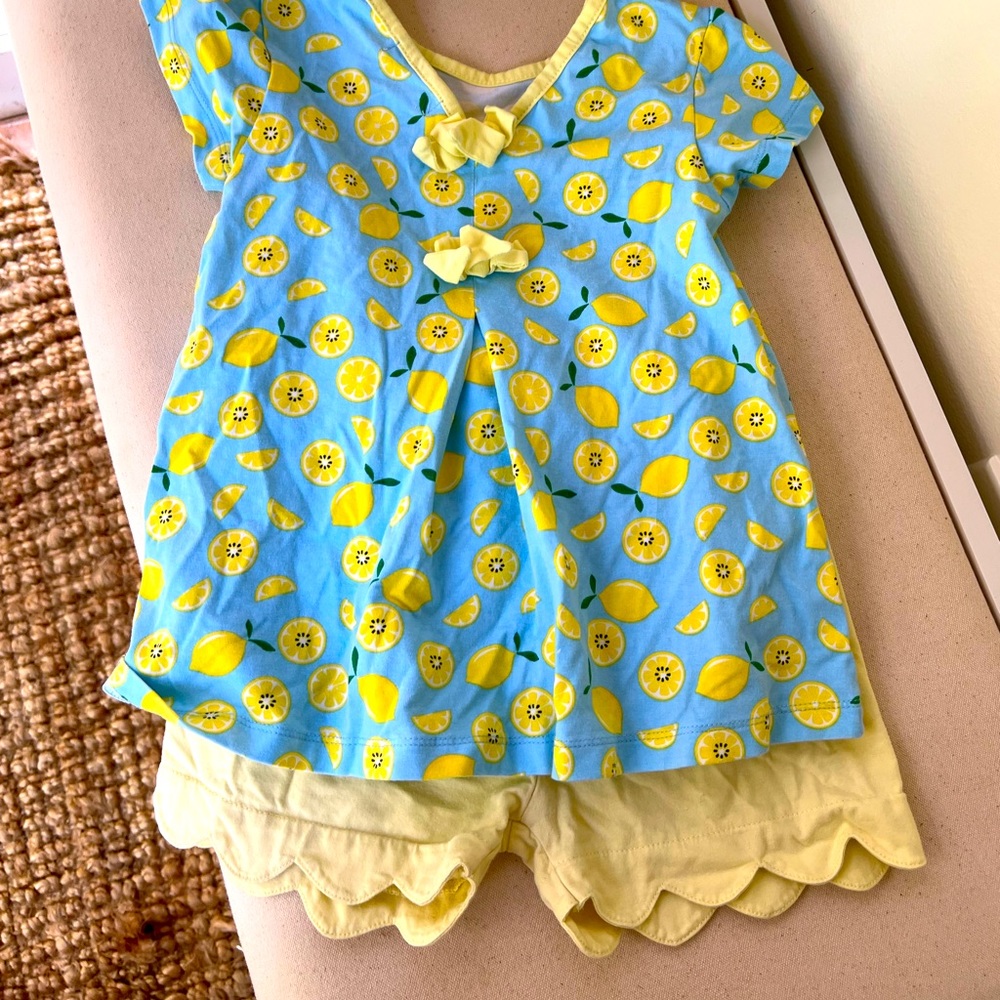 Girls Tara Collection size 5 short set lemons. Scalloped shorts. Bow detail back
